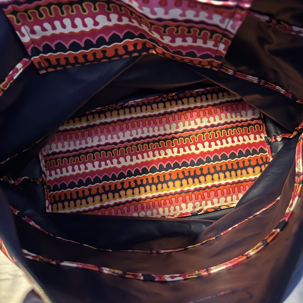 Vera Bradley Large Tote/Travel Bag - Picture 3 of 3